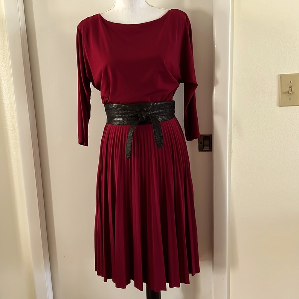 WHBM cranberry/maroon 3/4 sleeve blouson dress with pleated skirt Size 10